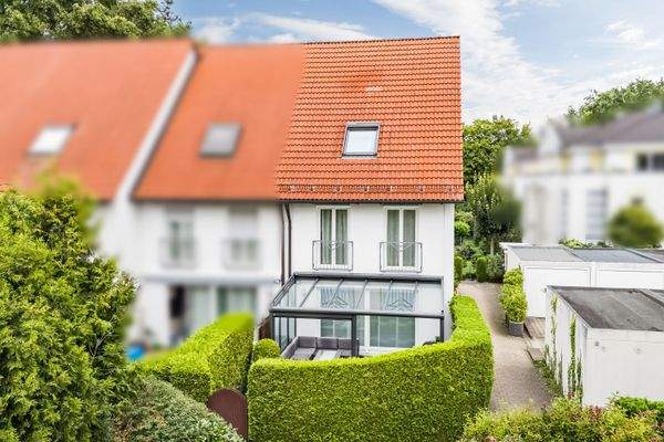 Modernes Reiheneckhaus mit kleinem Garten in Erlenstegen-Spitalhof