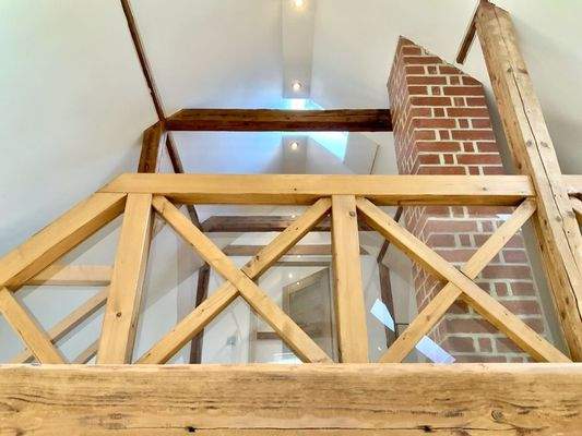 Blick hinauf zur Galerie