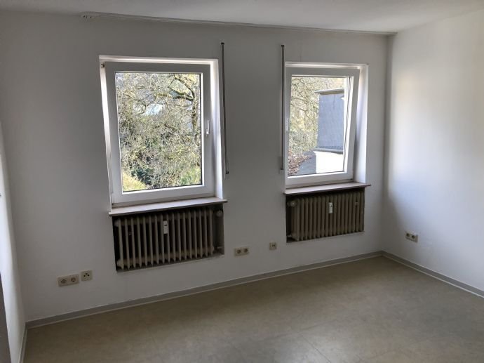 Helle 1-Zimmer-Küche-Bad Wohnung in Trier Ost zu vermieten. Ideal für Lux-Pendler