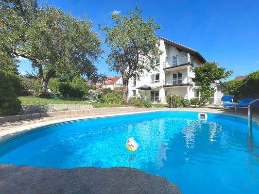 Gartenbereich mit Pool