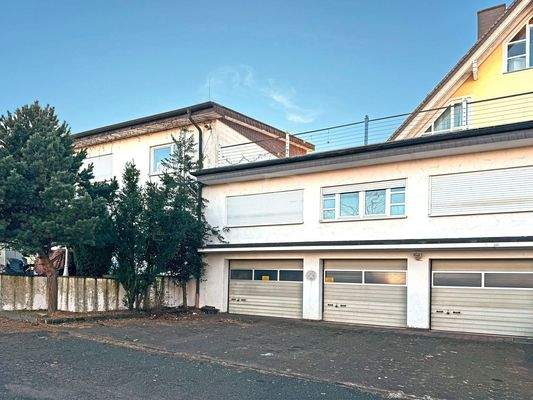 Garagen im Bereich der Gewerbeeinheit