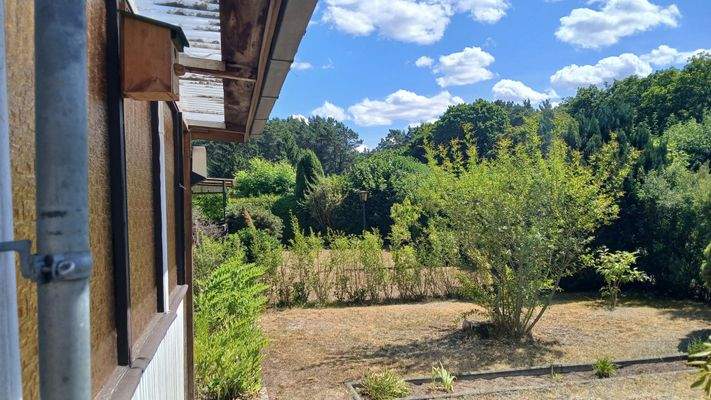 Grundstücksicht ohne Zaun zum Nachbarn