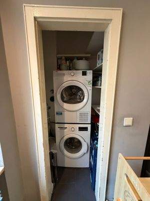 Praktische Kammer für WM und Trockner - diese gehören den Nochmietern.