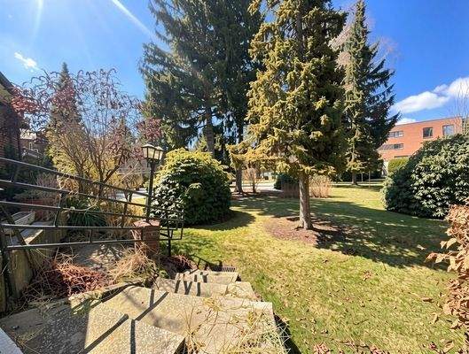 Blick vom Vorderhaus in den Garten