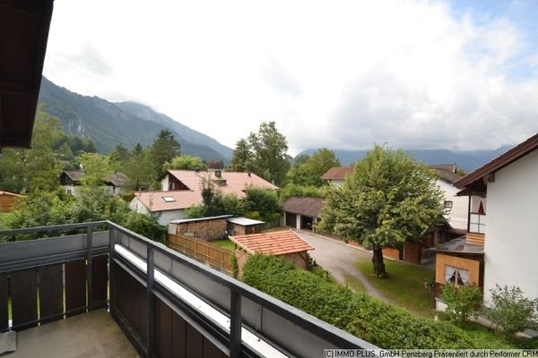 Westbalkon mit Bergblick