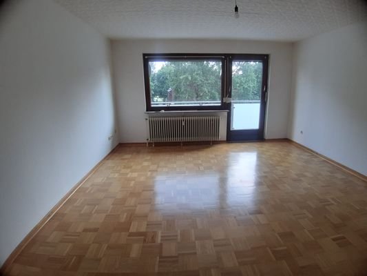 Wohnzimmer mit Ausgang zum Balkon