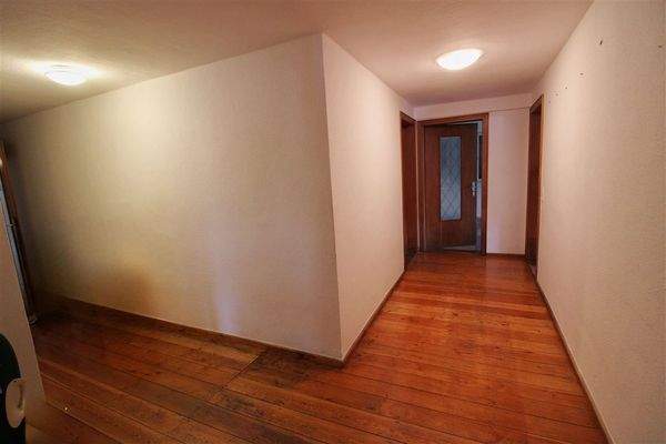 Korridor 1.OG rechts