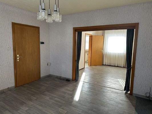 Wohnzimmer mit Blick ins Esszimmer Erdgeschoss