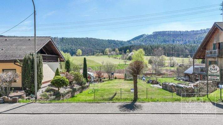 Straßenansicht mit Ausblick