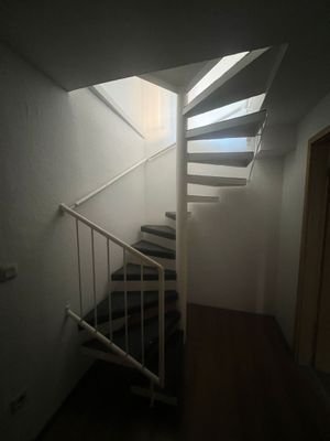 Treppenaufgang ins Erdgeschoss
