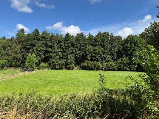 angrenzendes Grundstück