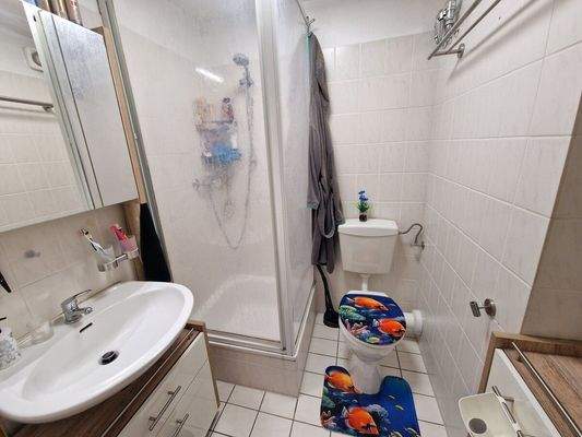 Separates Duschbad im DG