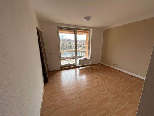 Vorderes Kinderzimmer mit Balkon