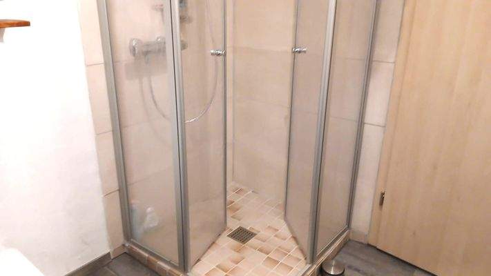 Neues Duschbad im DG Betreiberwohnung