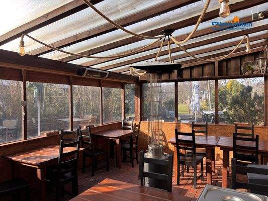 Wintergarten mit Sitzmöglichkeiten