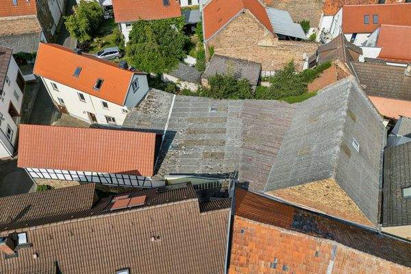 Ansicht Dächer de Wohnhauses, des NEbengebäudes, der Lagerfläche