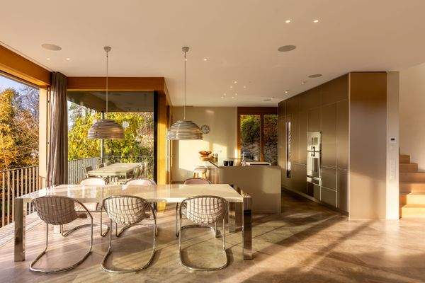 Wohnküche  und zweierlei Essbereiche