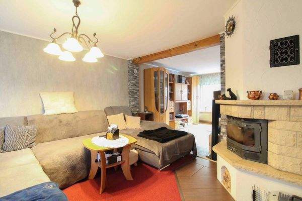 Wohnzimmer mit Kamin