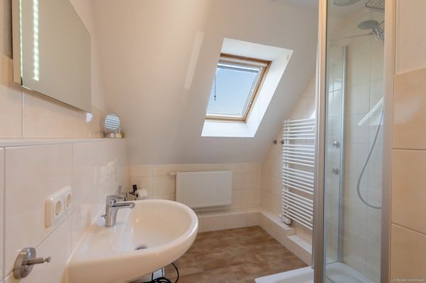 Badezimmer im Dachgeschoss