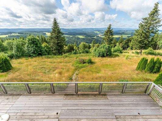 Gästeterrasse und Aussicht