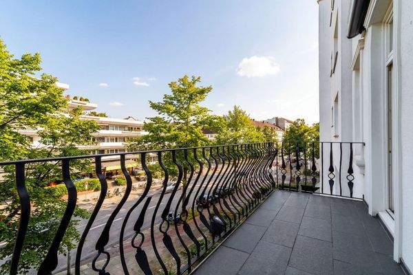 MFH 2. OG Balkon Straßenblick