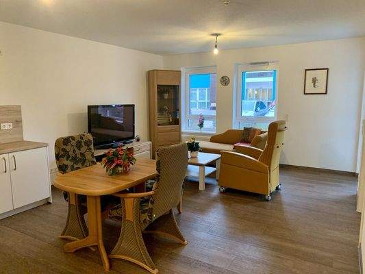 7. Whg 16, vorderes Gebäude, 2-Zimmer, Wohnzimmer 2