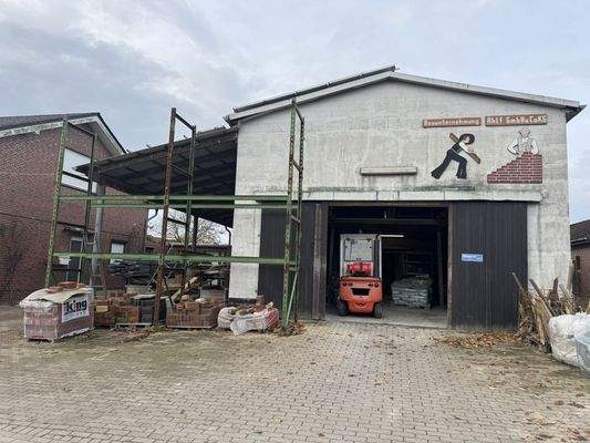 Außenansicht auf die Lagerhalle