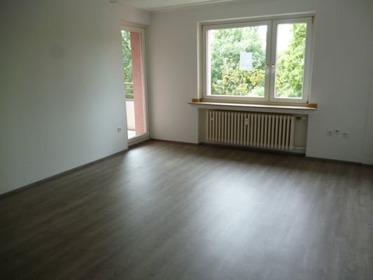 Wohnzimmer mit Balkon