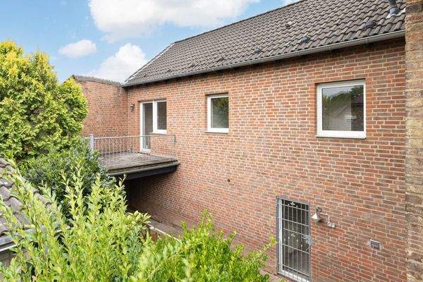 Blick zum Balkon u Terrasse 