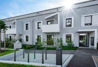 01_Foto Aussenansicht ZGS Haus CD.jpg