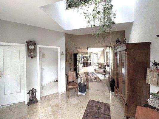 EG: Eingangsbereich, Gäste-WC/Bad1, Treppe zum UG