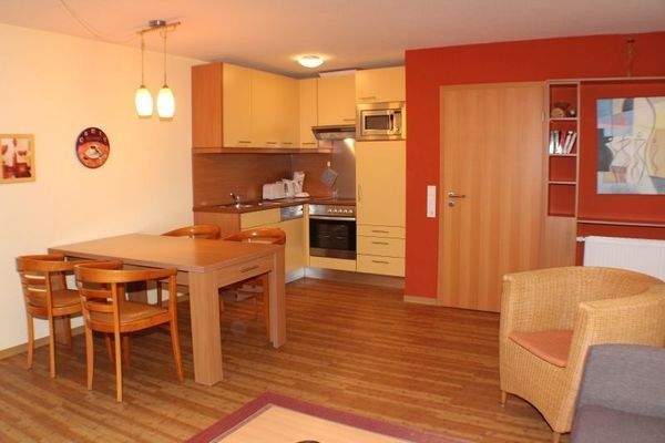 Wohnraum - Essplatz und Küche