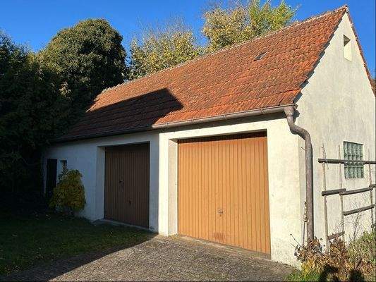 Garagen und Anbau von Südwesten