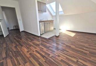 Wohnbereich mit Küche.jpg
