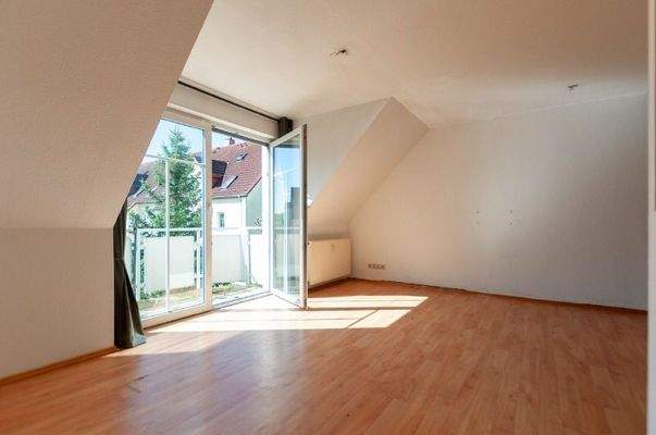 heller Wohnbereich mit Südbalkon