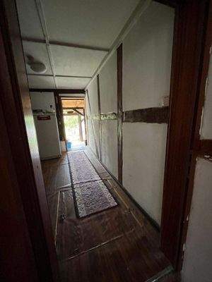 Flur mit Zugang zum Garten
