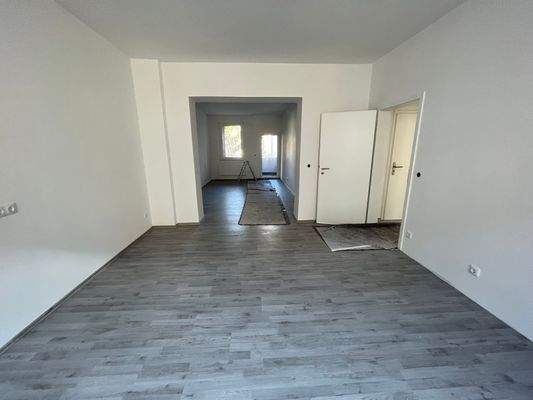 Geräumiges Wohnzimmer