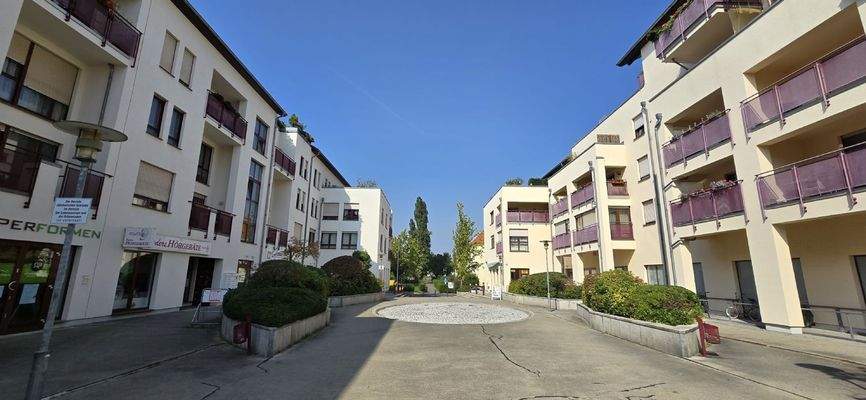 Innenlage der Geschäfts- und Wohnanlage