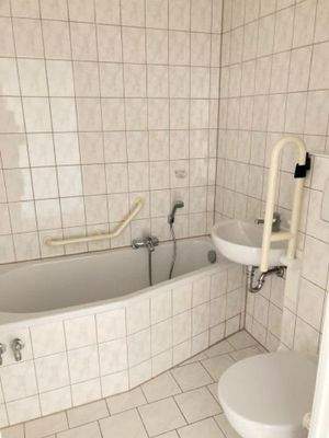 Badezimmer 2 mit Badewanne