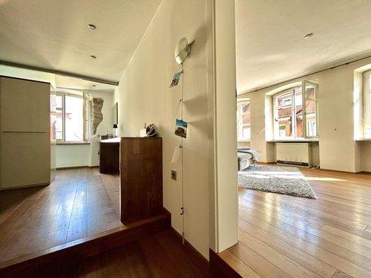 2. Obergeschoss: Flur mit Blick Wohnzimmer