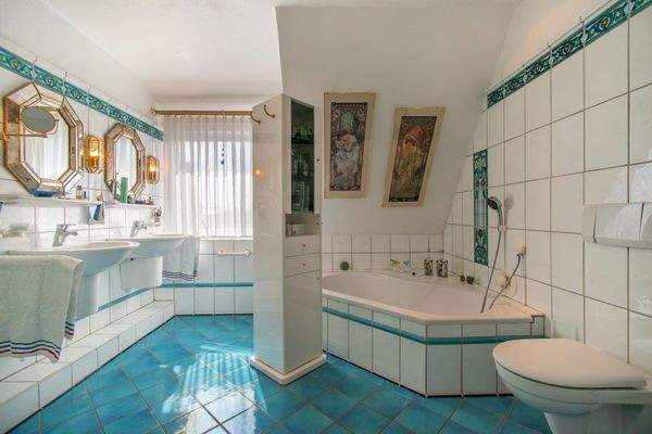 Vollbad im Dachgeschoss