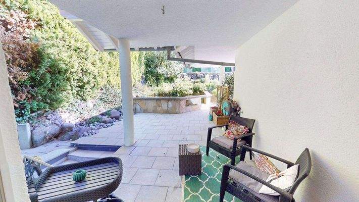 überdachte Terrasse seitlich