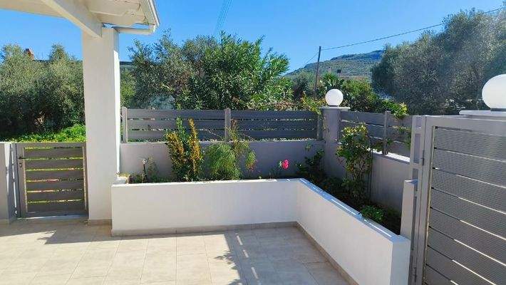 Kreta, Drapanias: Neubauhaus inmitten von Olivenhainen in Strandnähe zu verkaufen