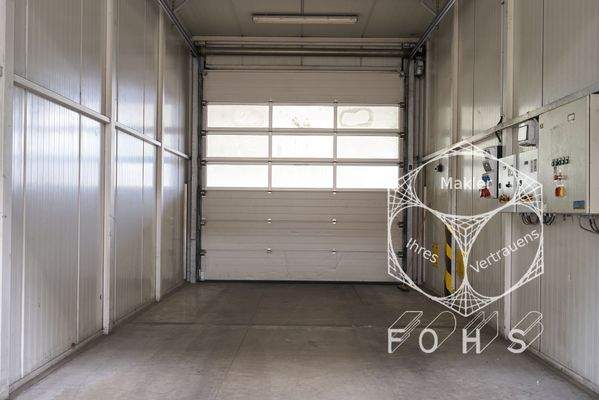  Lagerhalle mit TOR