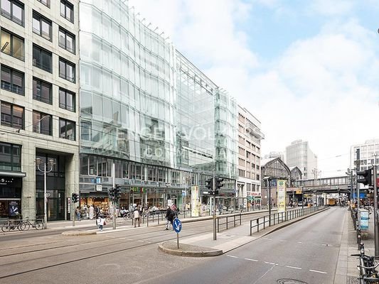 Ansicht/Direkt am Bahnhof