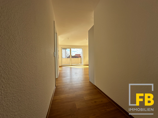 Flur/Diele in Richtung Wohnen, Essen u. Leben