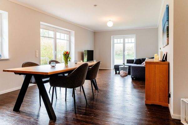 Wohnzimmer und Esszimmer