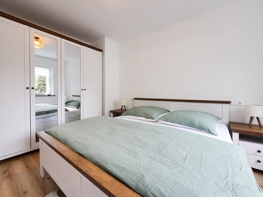 214 Schlafzimmer Schrank (1 von 1).jpg