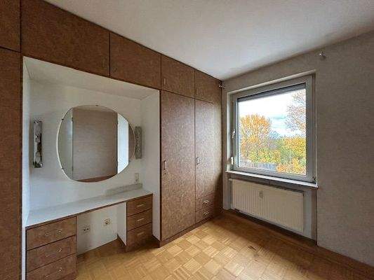 Schlafzimmer mit Einbauschränken