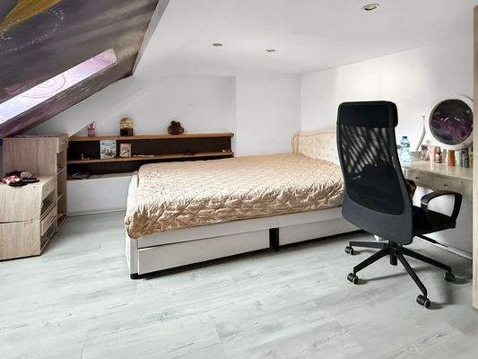 Schlafzimmer DG